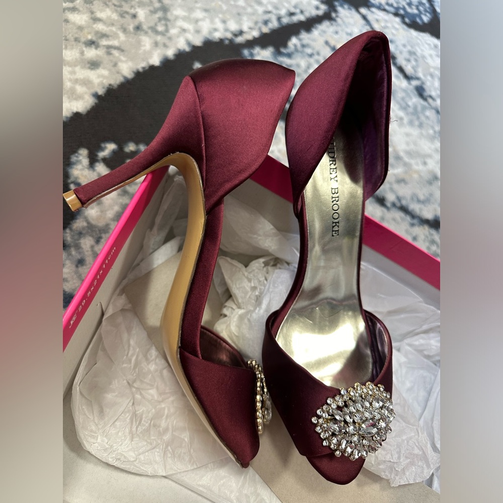 BRAND NEW Audrey Brooke heels with Rhinestones. Burgundy color. Size 9-9.5